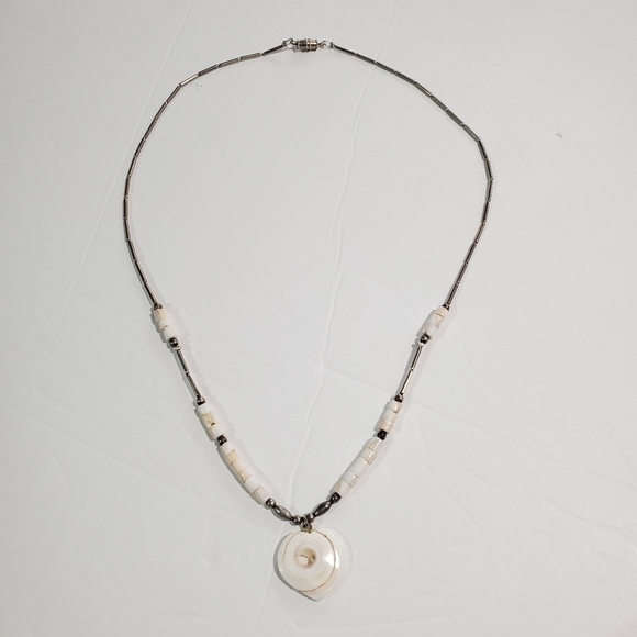 Vintage Shell Heart & Silvertone necklace barrel clasp Hawaiian - Picture 2 of 8